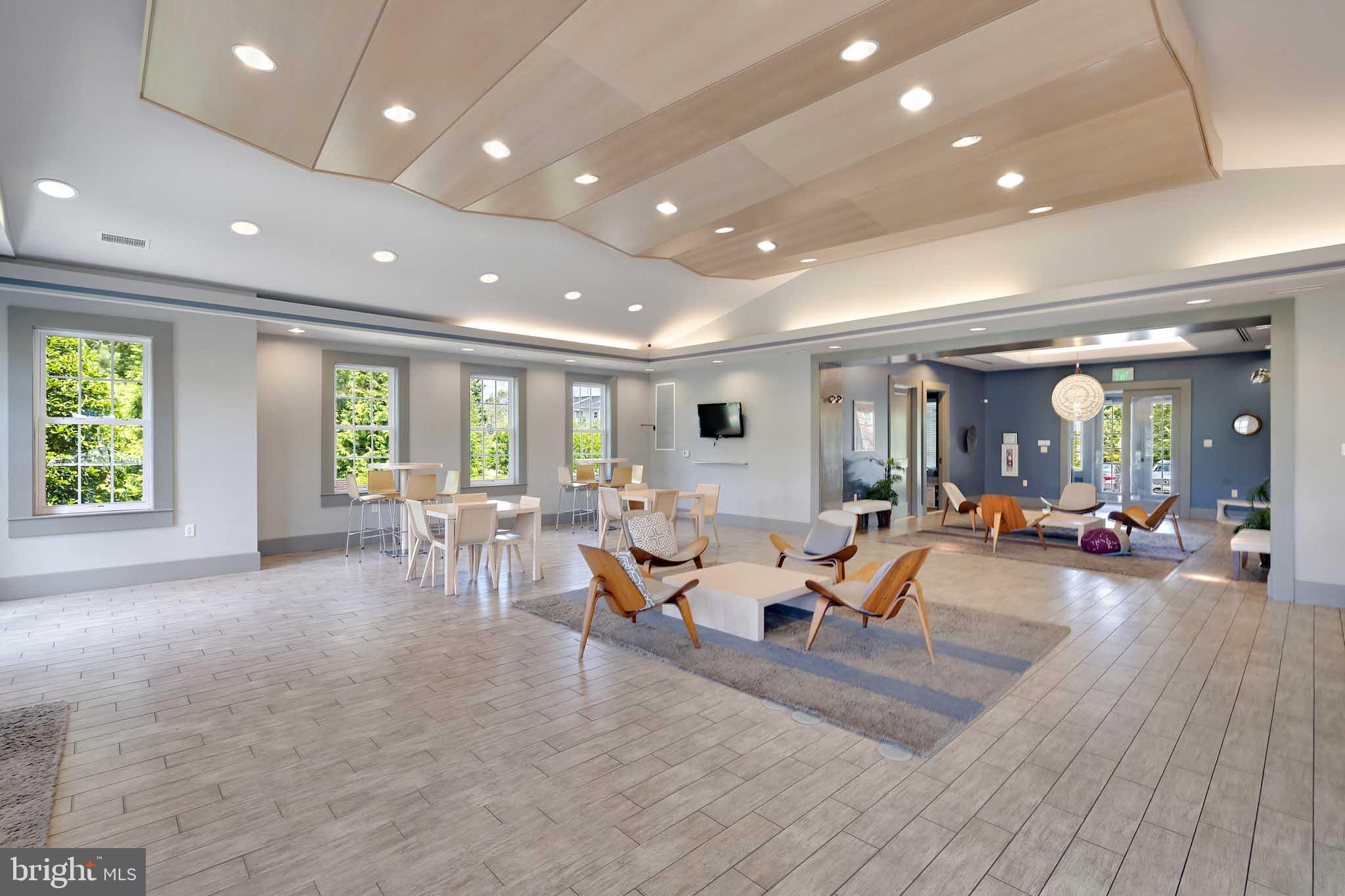 722 HIDDEN OAK
