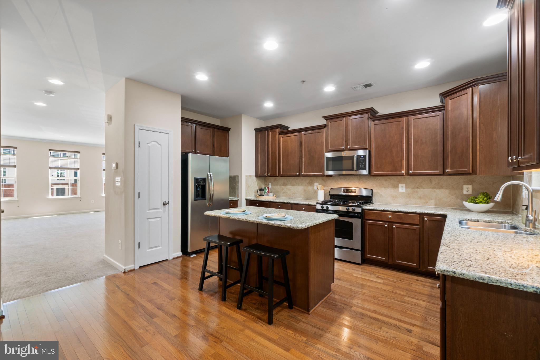 722 HIDDEN OAK