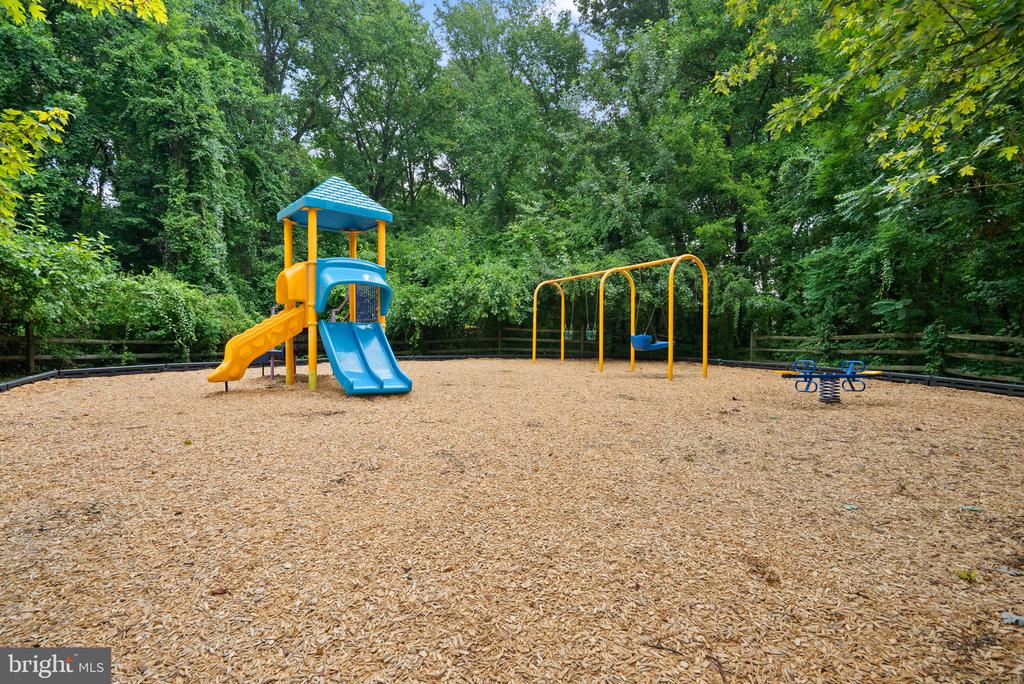 1424 FOXWOOD COURT