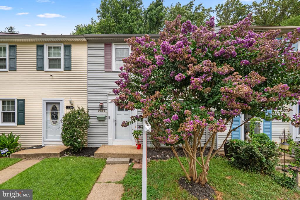 1424 FOXWOOD COURT