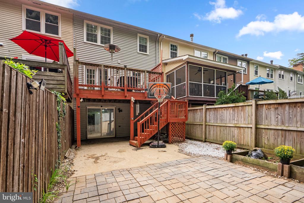 1424 FOXWOOD COURT