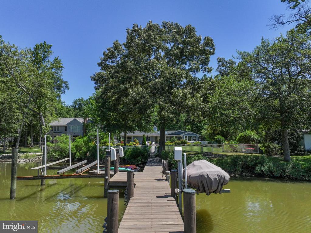 3924 W SHORE DRIVE