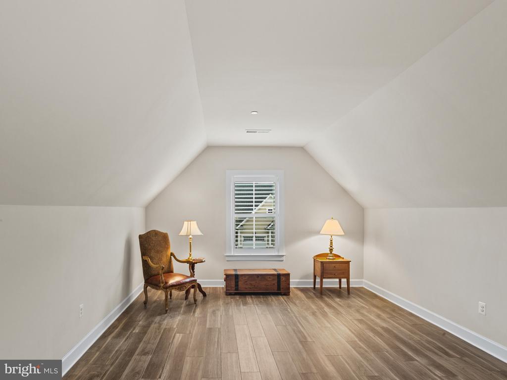 3102 MEANDER BND