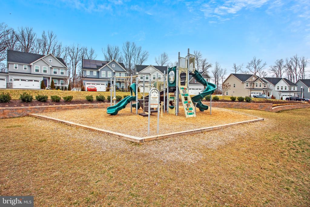 3102 MEANDER BND