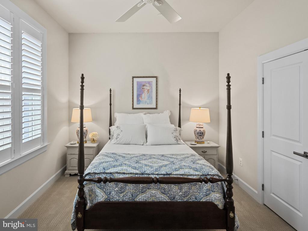 3102 MEANDER BND