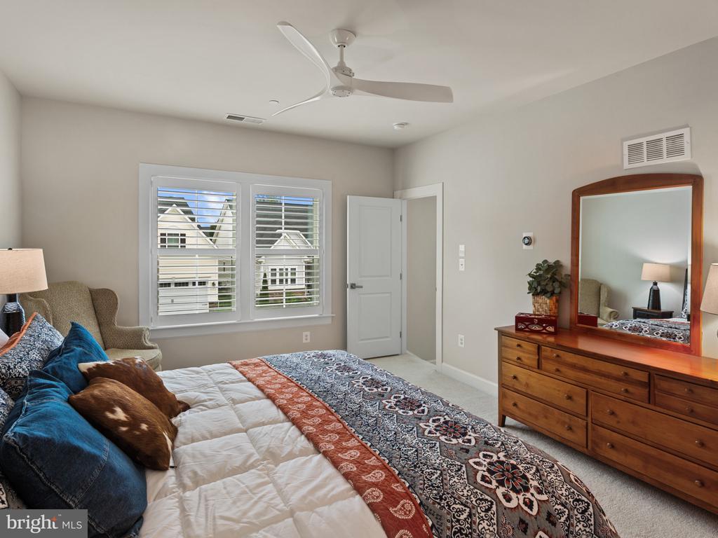 3102 MEANDER BND