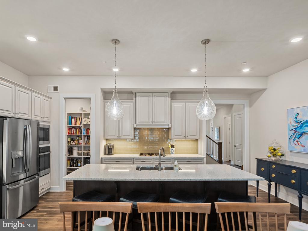 3102 MEANDER BND