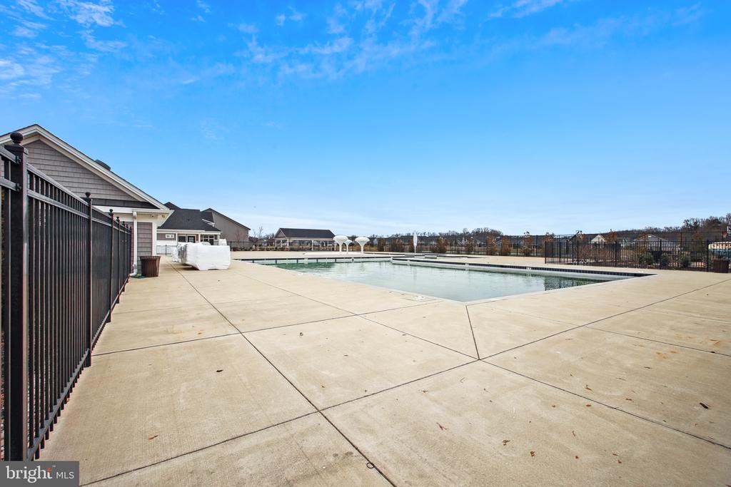 3102 MEANDER BND