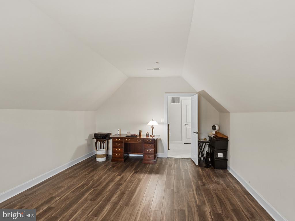 3102 MEANDER BND
