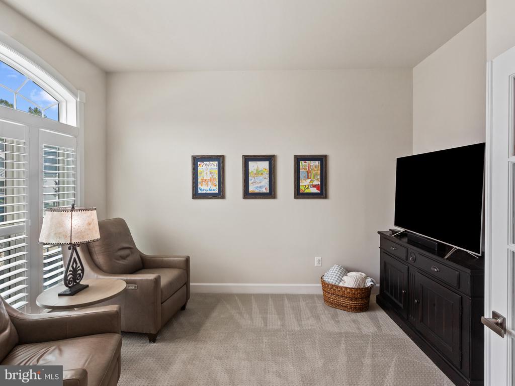 3102 MEANDER BND