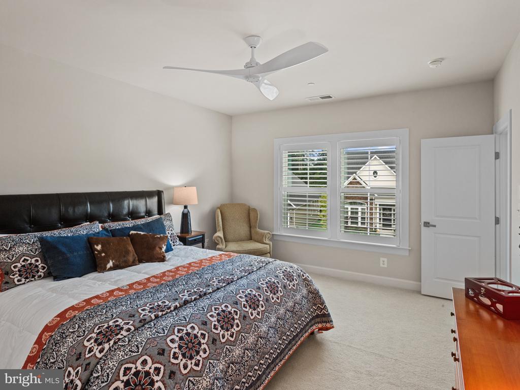 3102 MEANDER BND