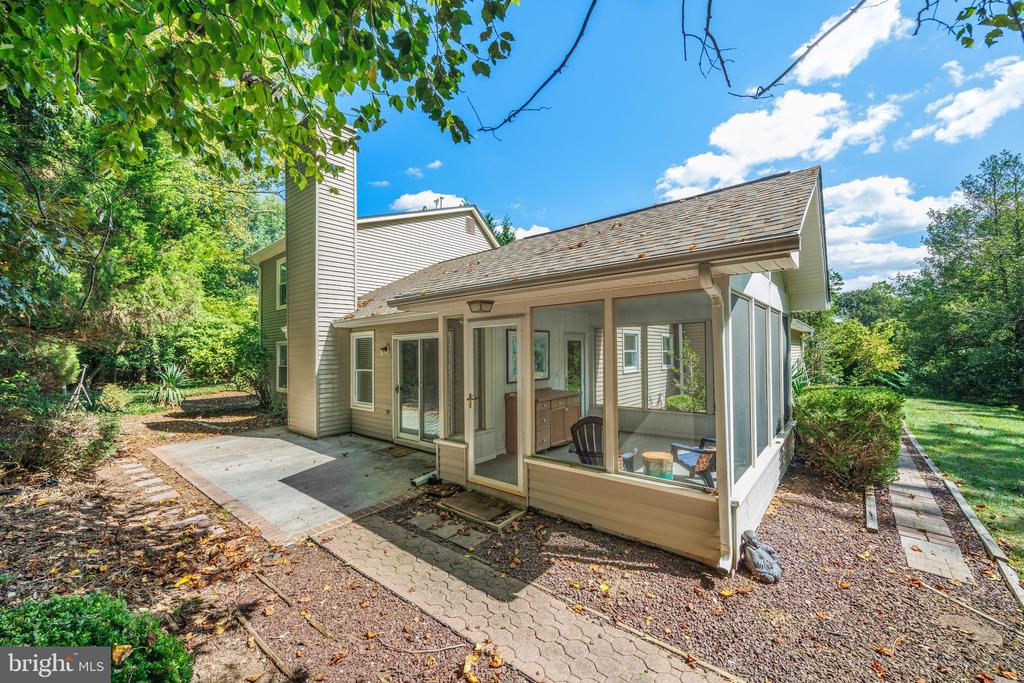 954 SHADEWATER WAY