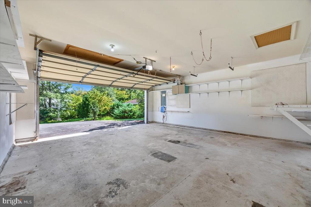 954 SHADEWATER WAY