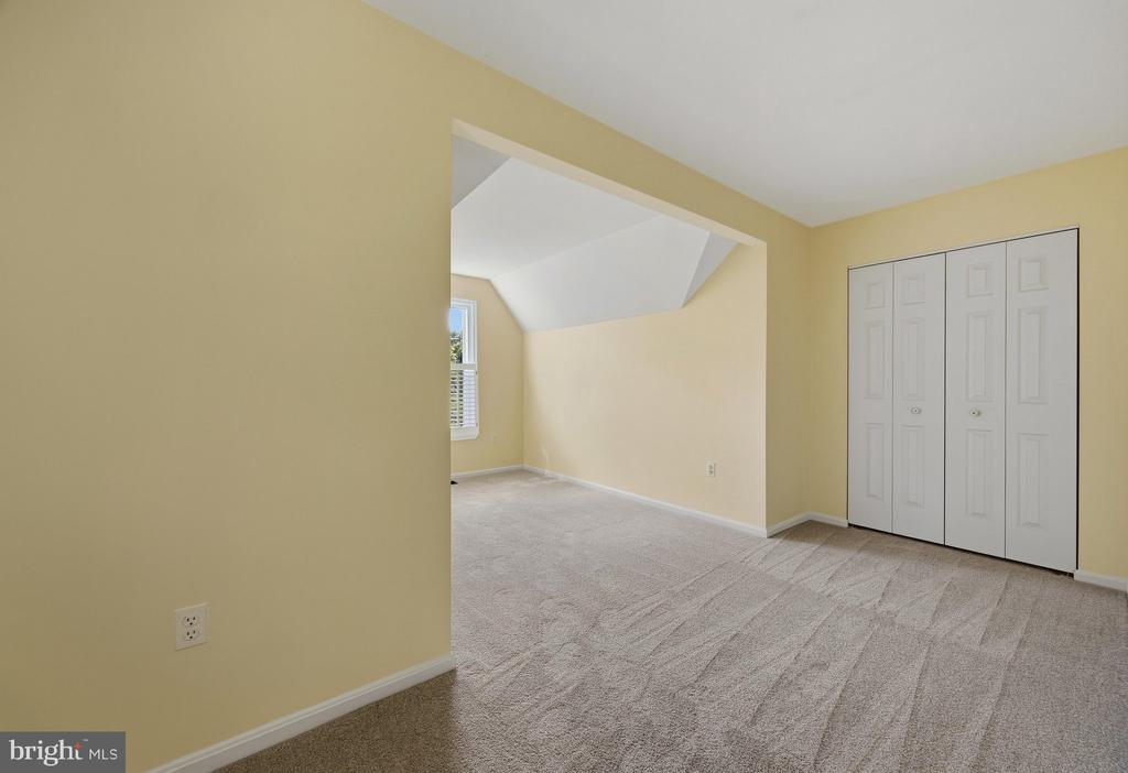 954 SHADEWATER WAY