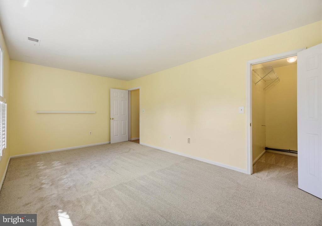 954 SHADEWATER WAY