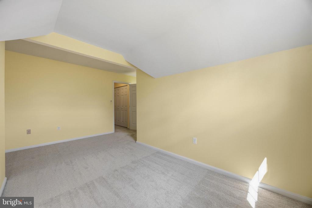 954 SHADEWATER WAY