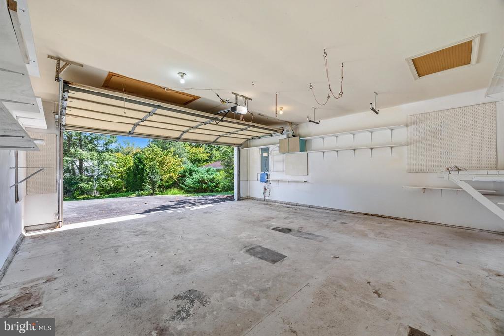 954 SHADEWATER WAY