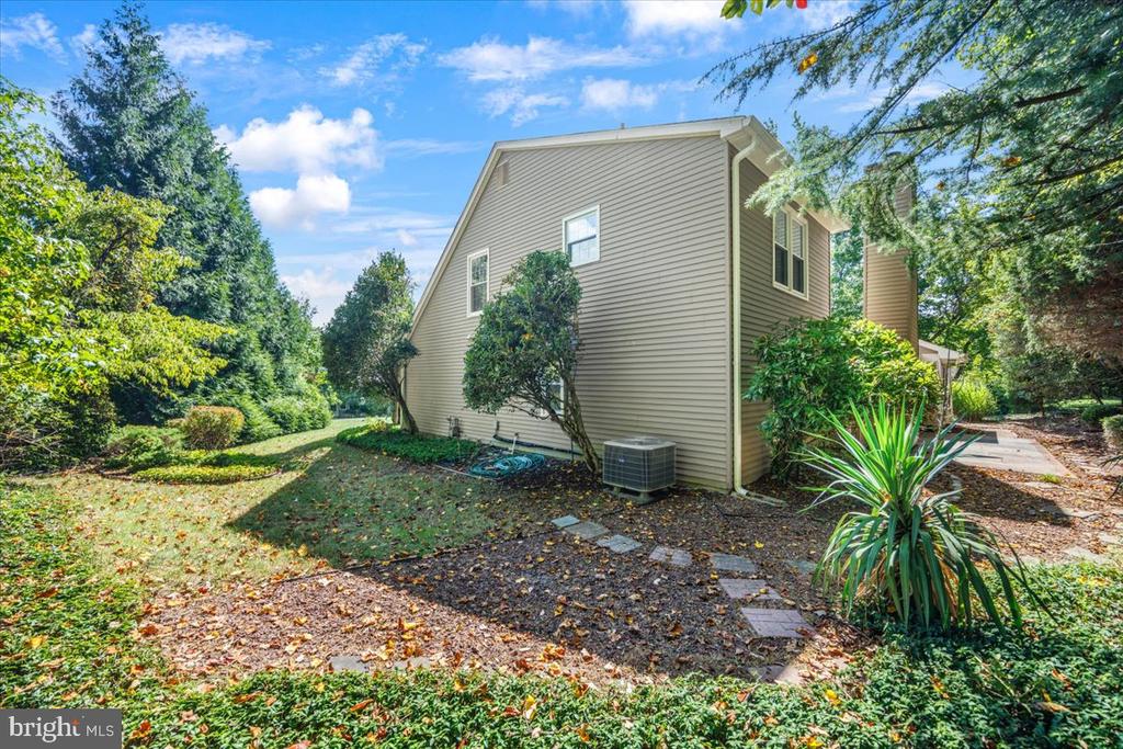 954 SHADEWATER WAY