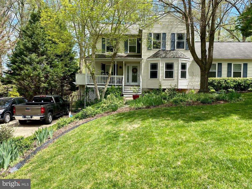7607 I St