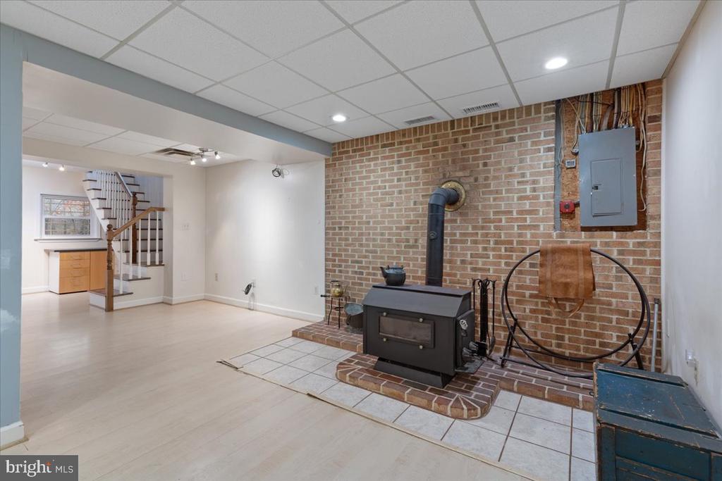 7607 I St