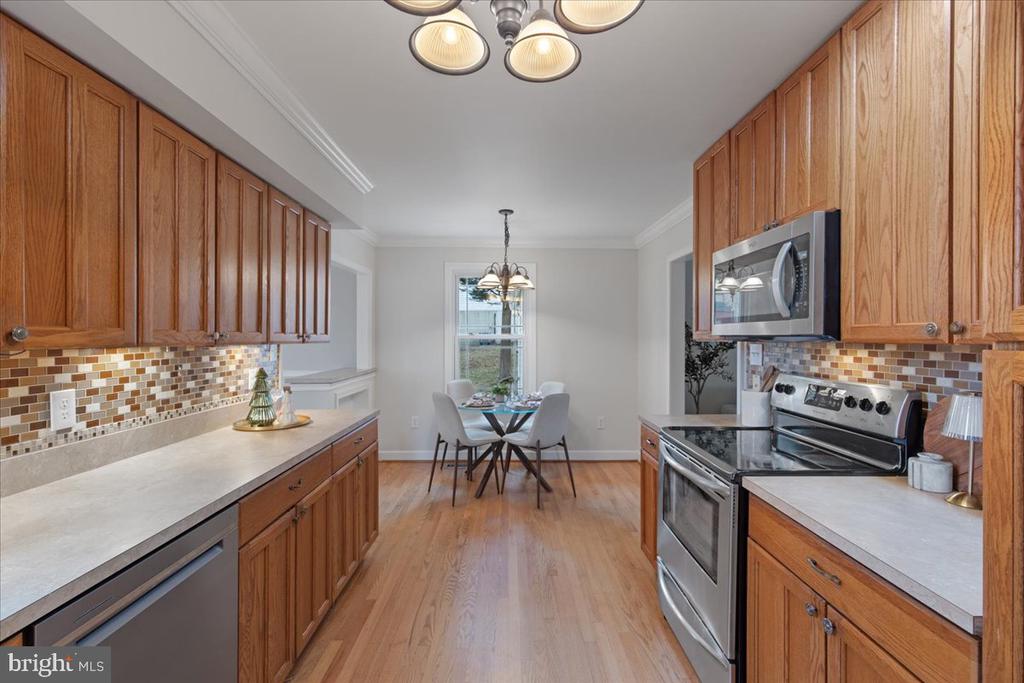 7607 I St