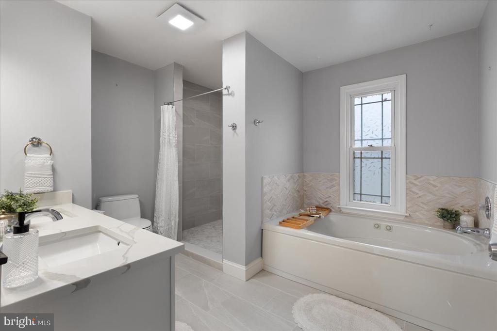 7607 I St