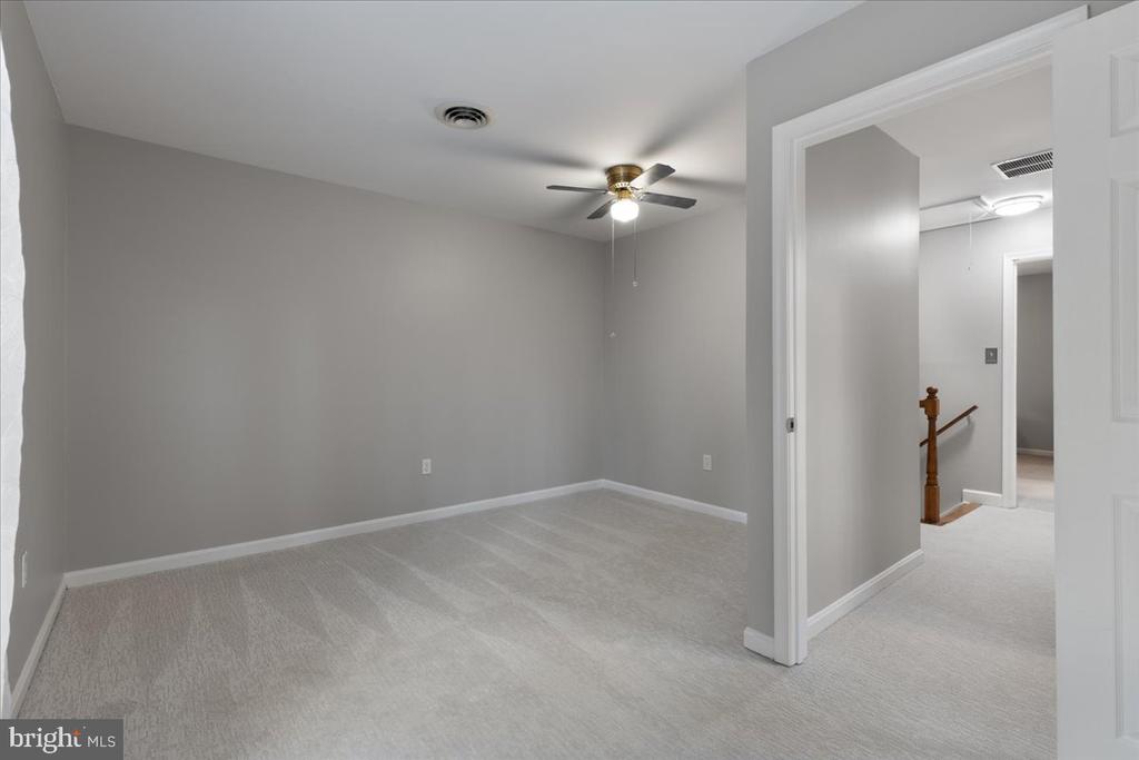 7607 I St