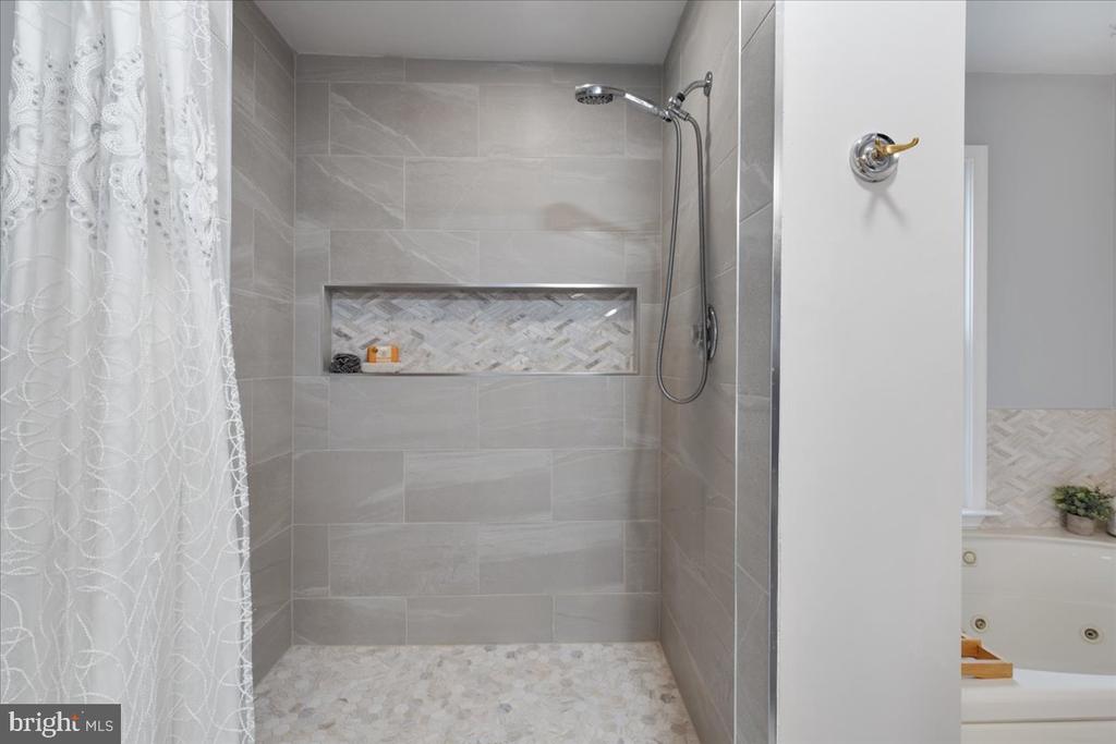 7607 I St