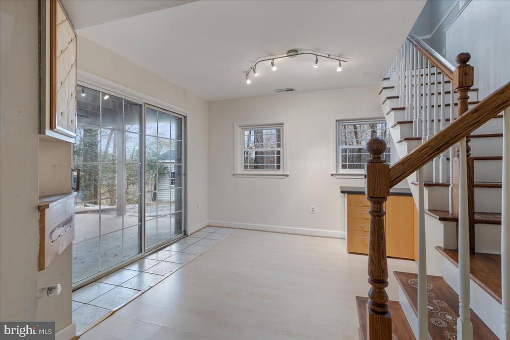 7607 I St