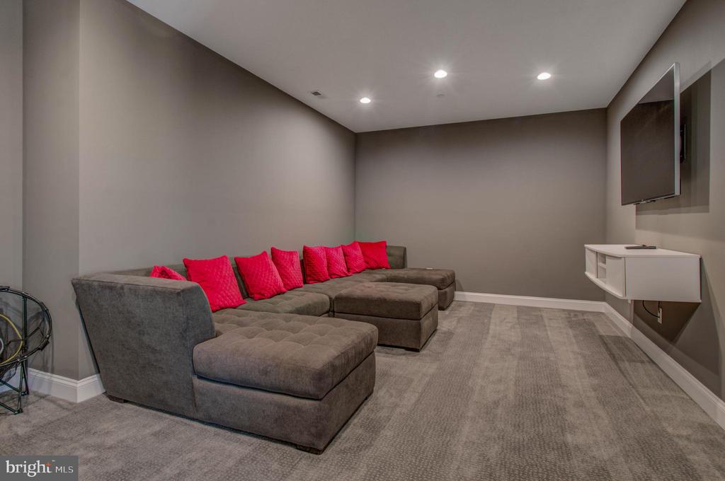 3188 HUNTSMAN DRIVE