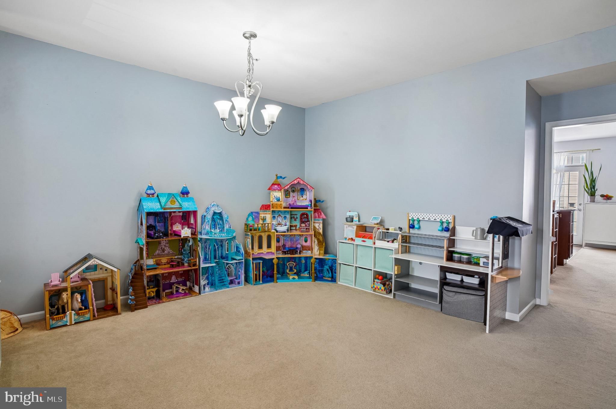 2243 IVY LANE 8