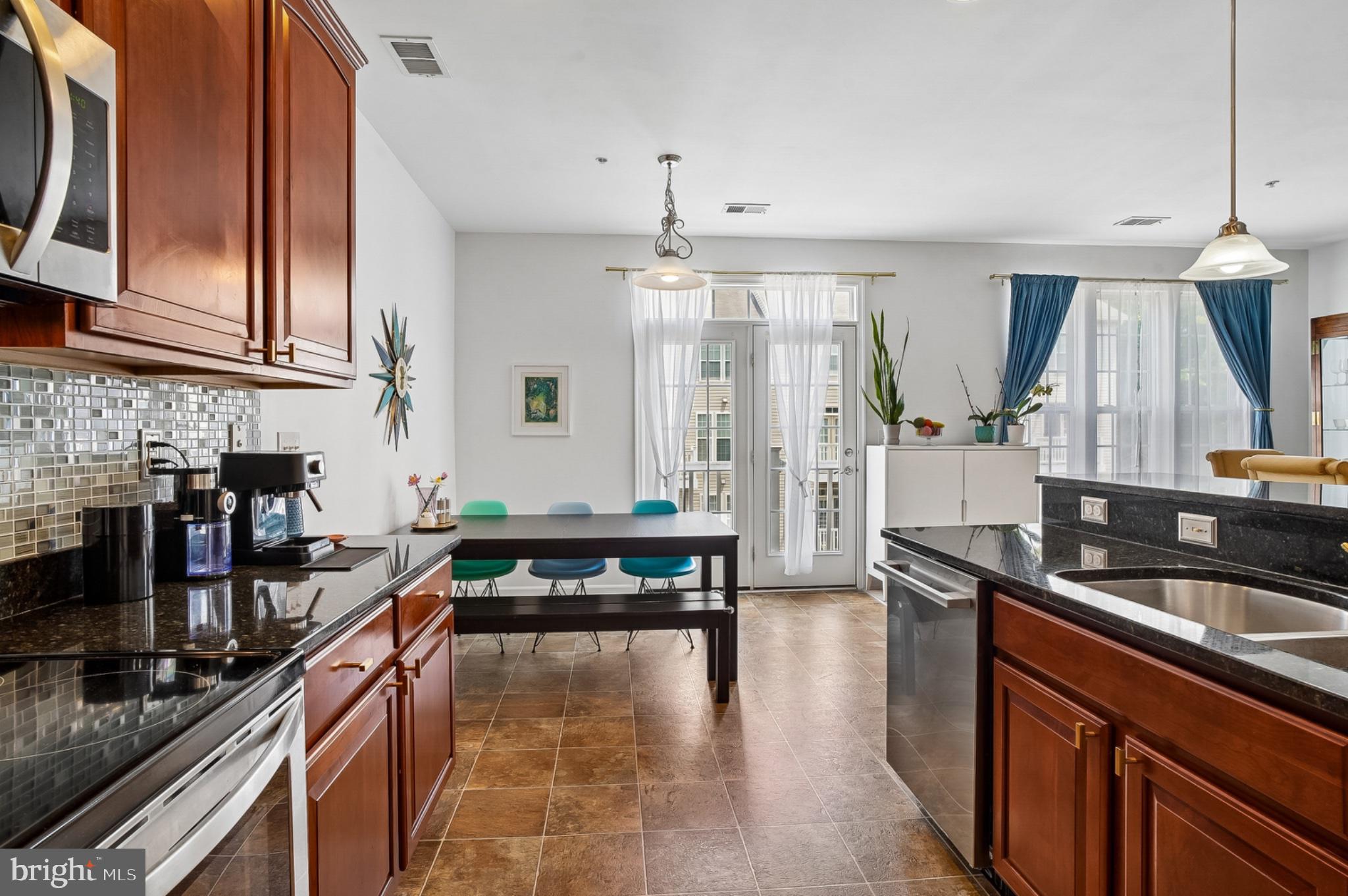 2243 IVY LANE 8