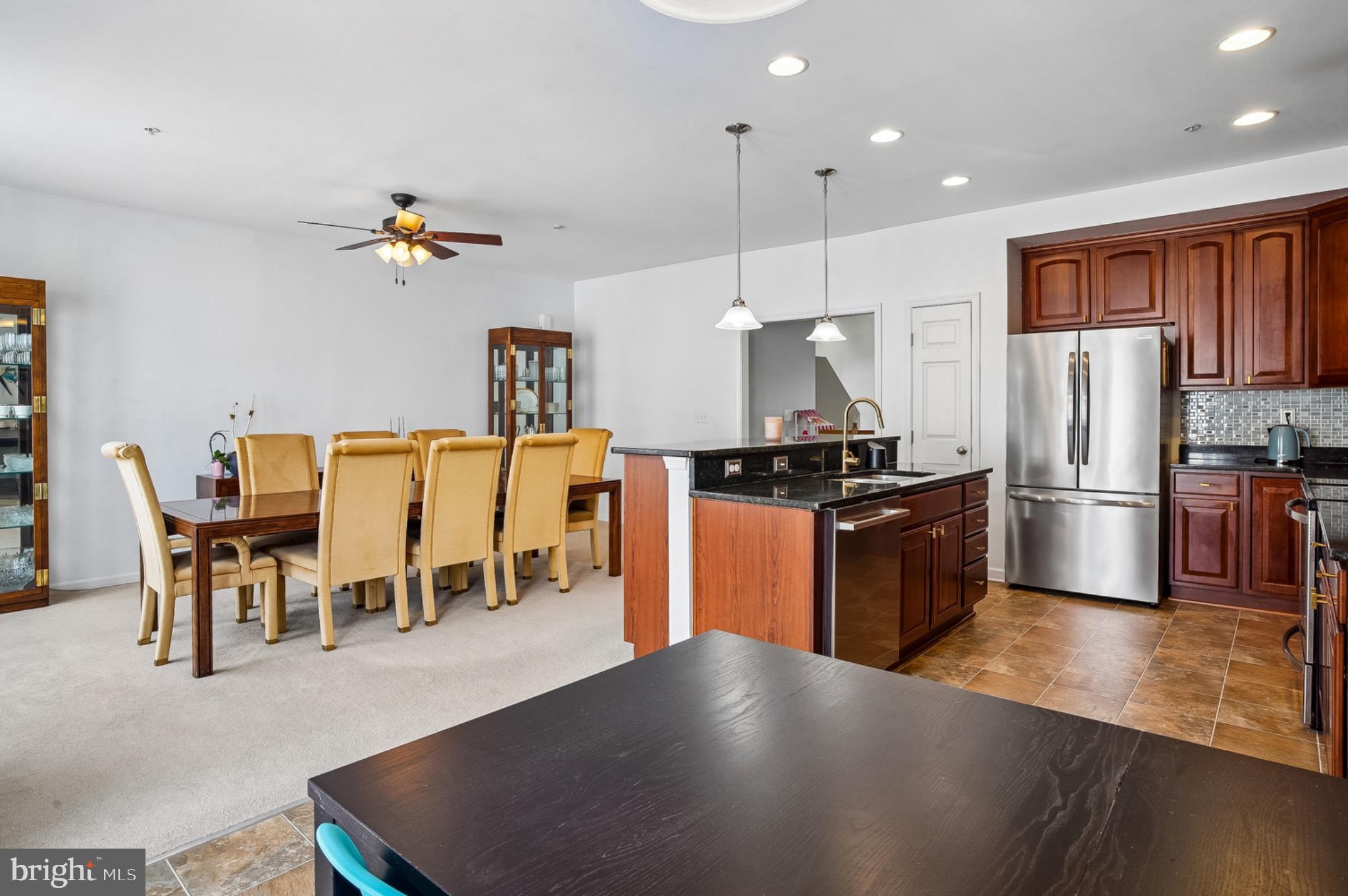 2243 IVY LANE 8