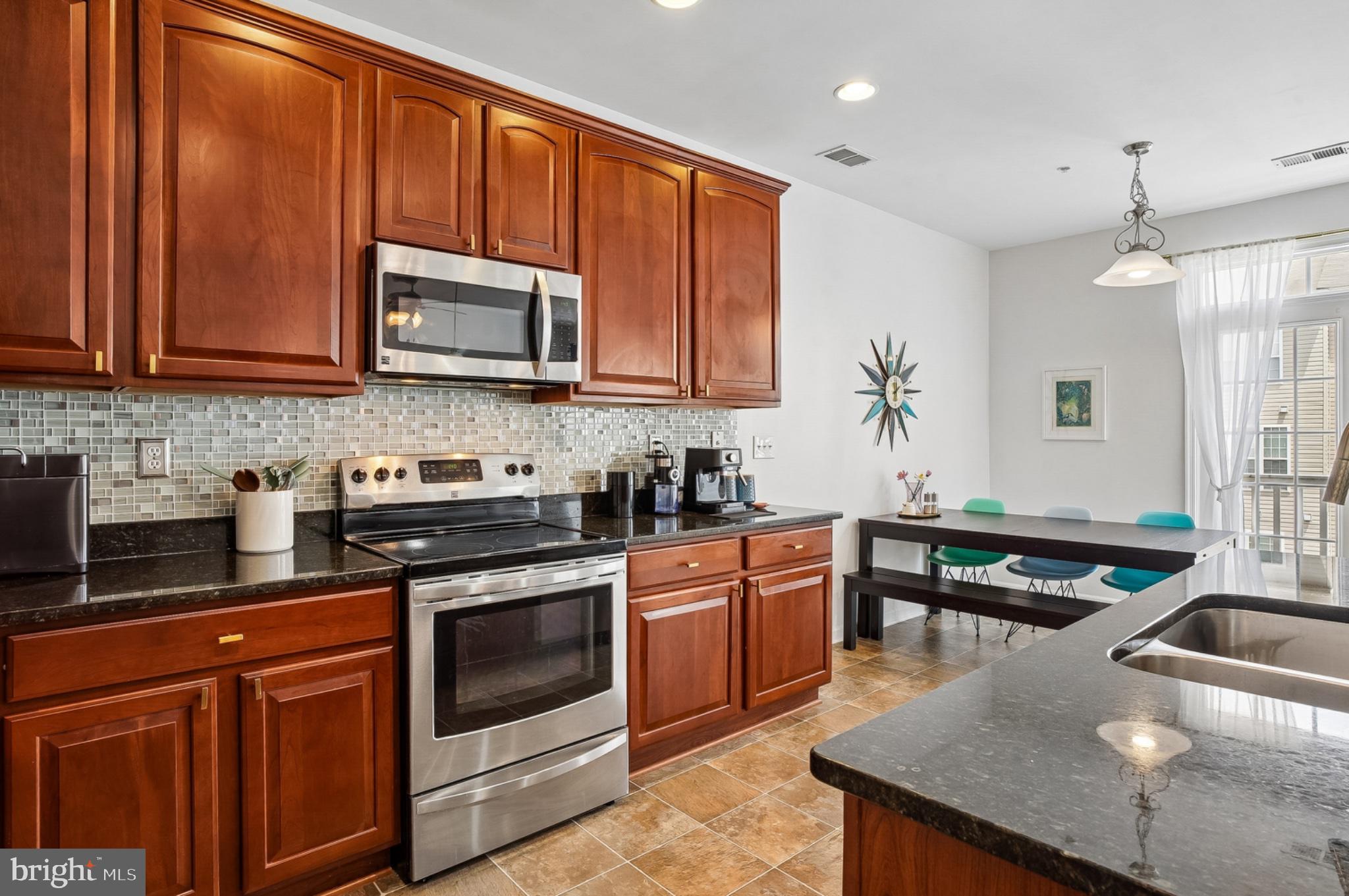 2243 IVY LANE 8