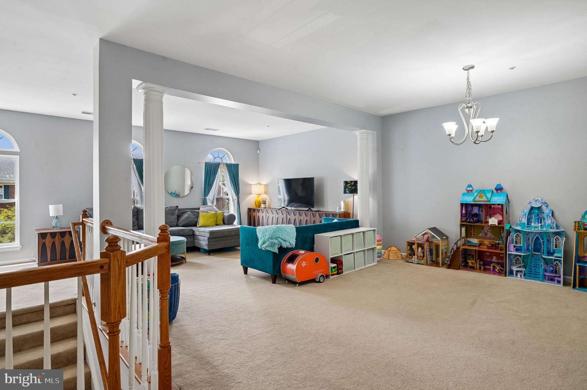 2243 IVY LANE 8