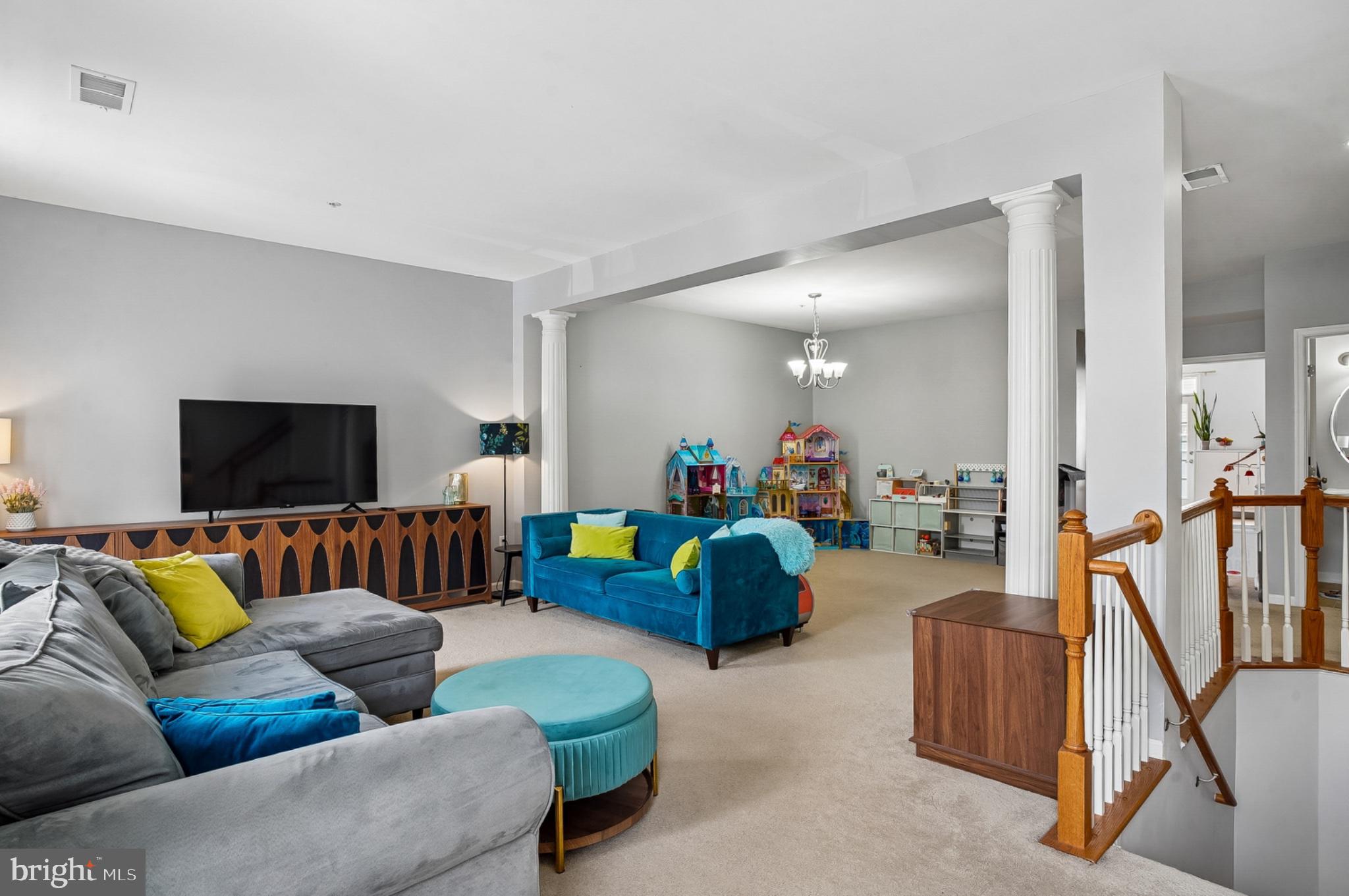 2243 IVY LANE 8