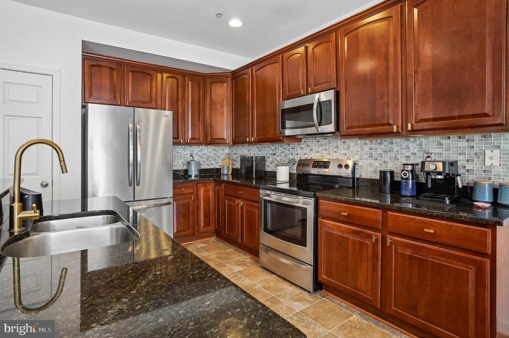 2243 IVY LANE 8