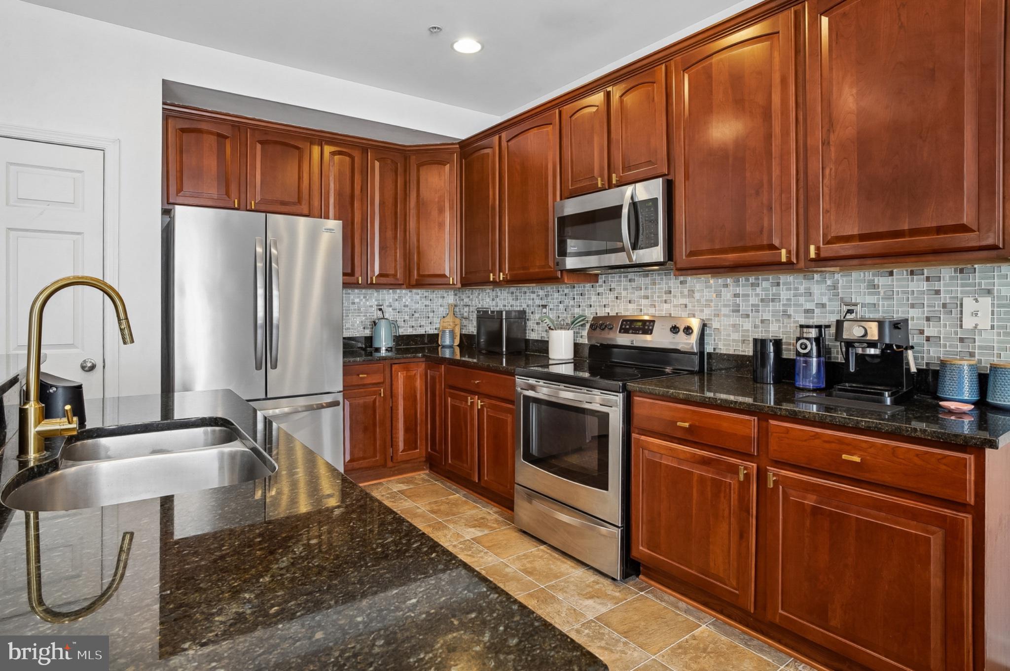 2243 IVY LANE 8