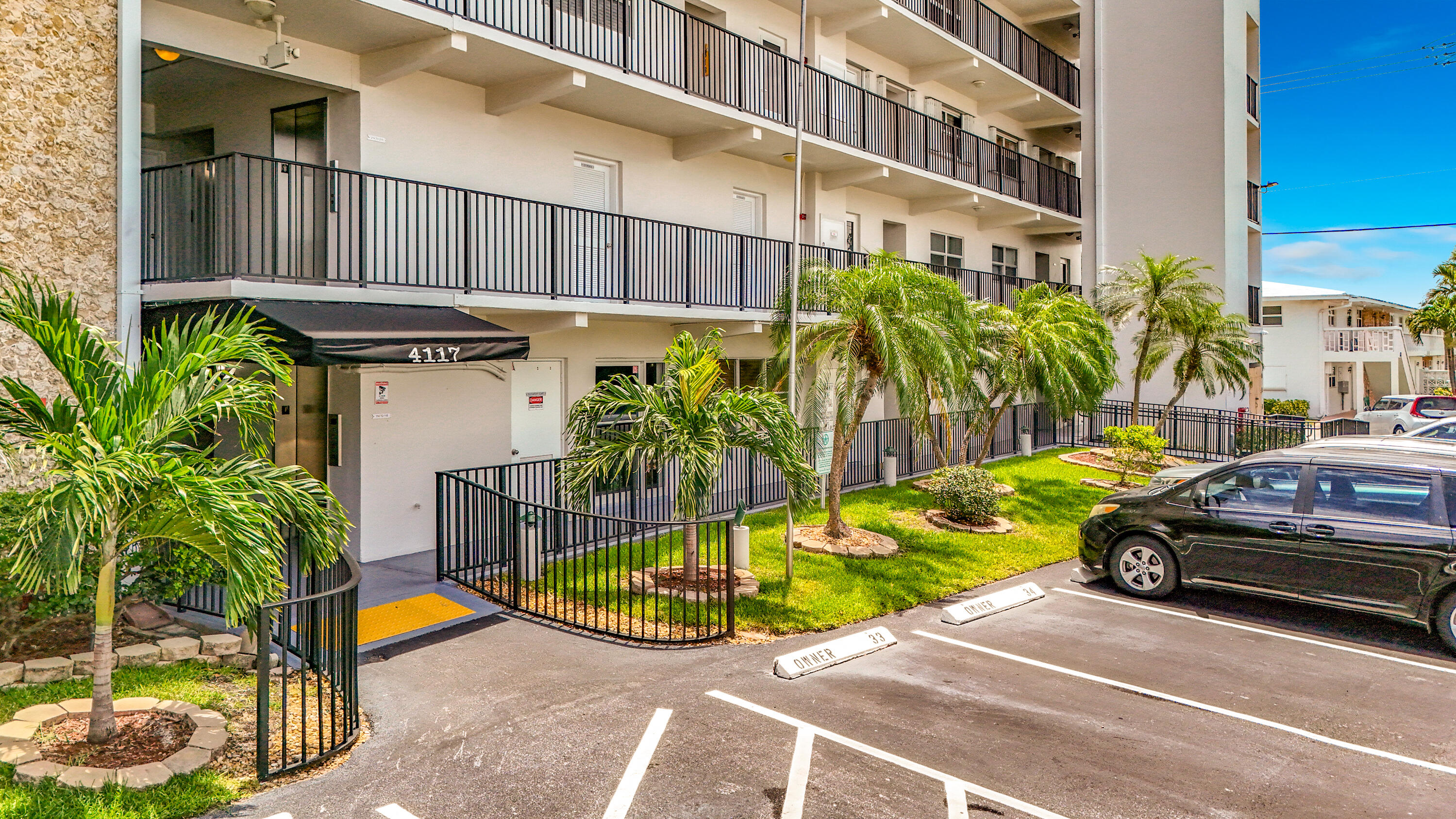 4117 Bougainvilla Drive 207, Lauderdale-By-The-Sea Unit: 207