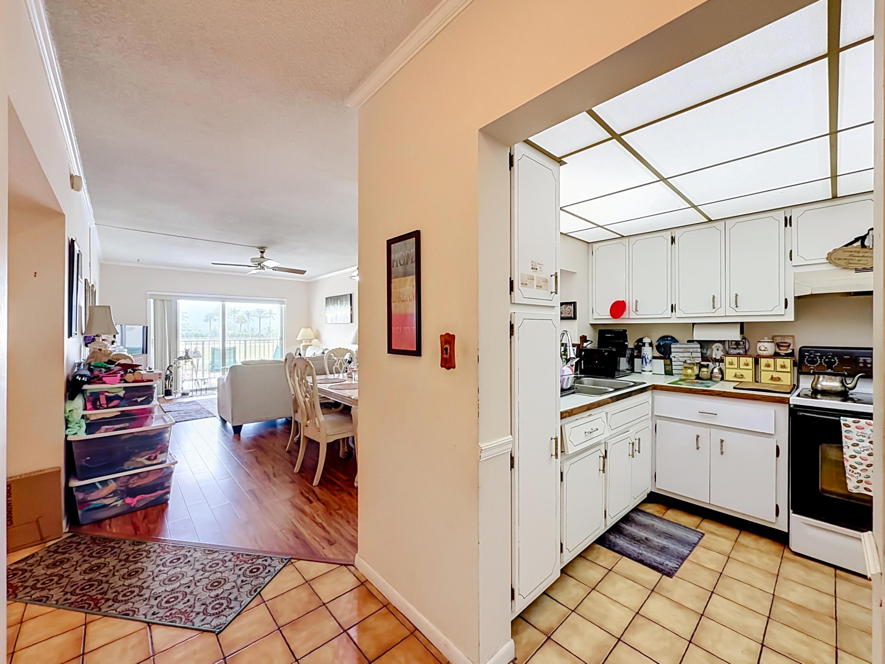 4117 Bougainvilla Drive 207, Lauderdale-By-The-Sea Unit: 207