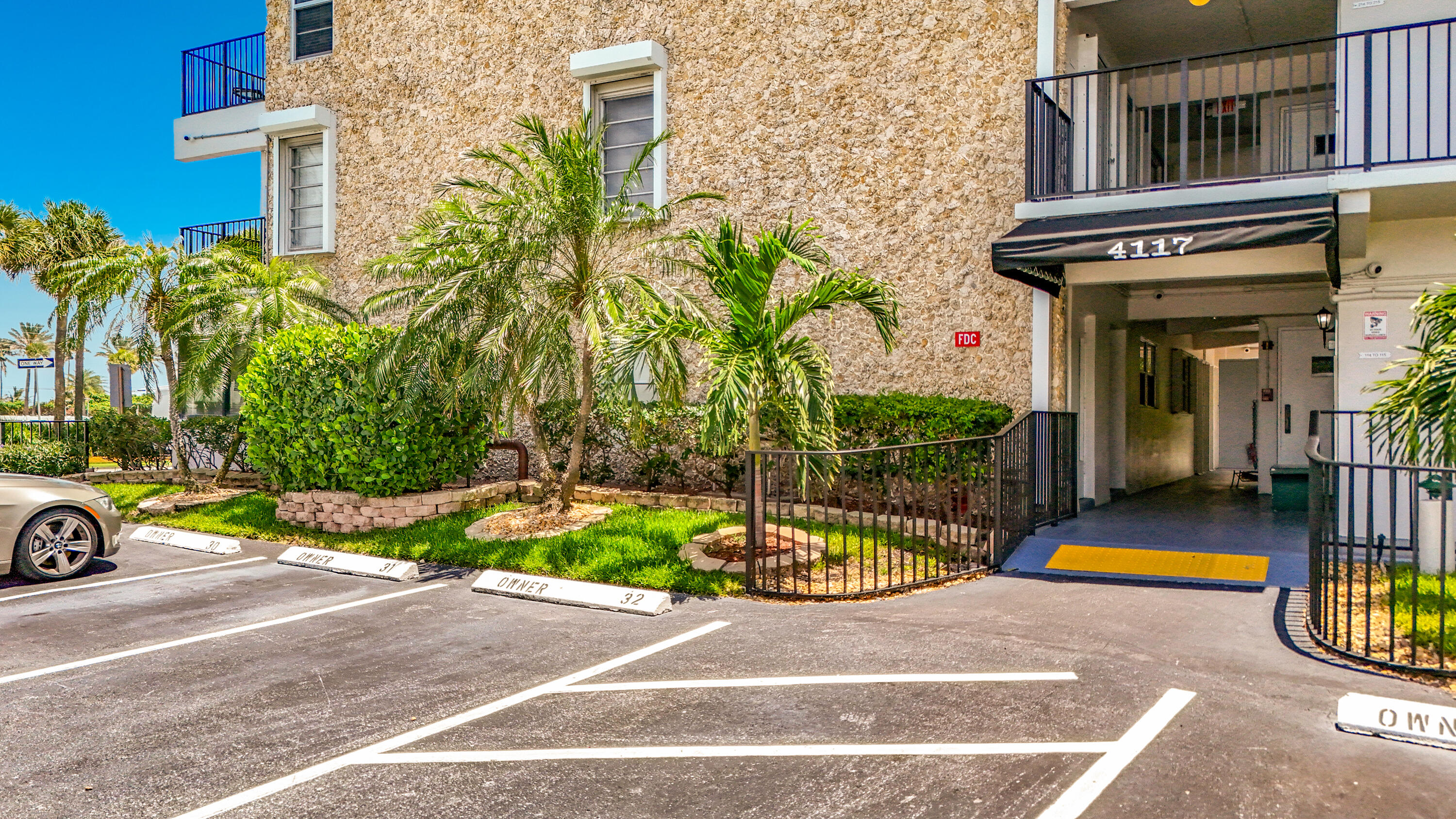 4117 Bougainvilla Drive 207, Lauderdale-By-The-Sea Unit: 207