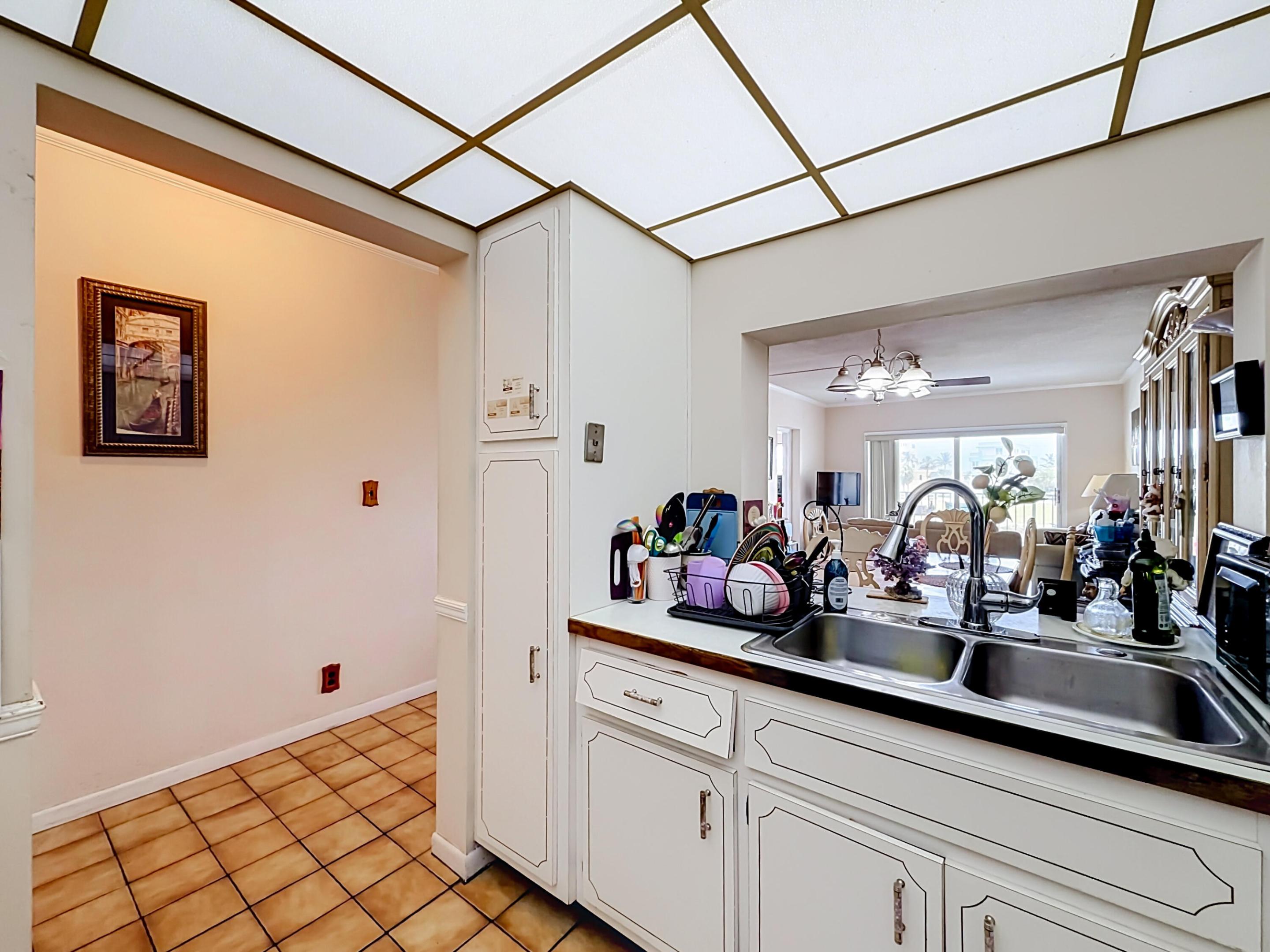 4117 Bougainvilla Drive 207, Lauderdale-By-The-Sea Unit: 207