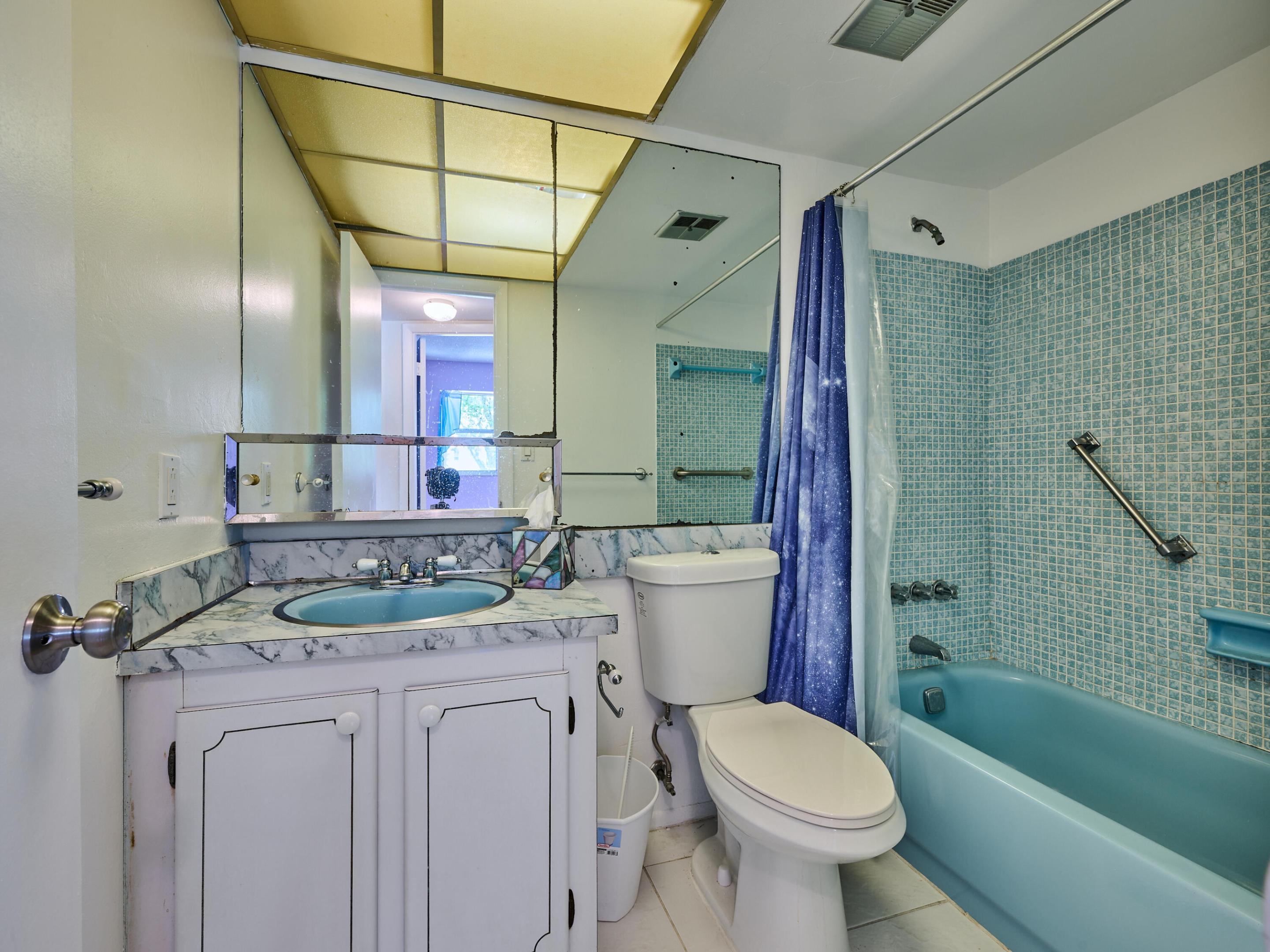 3091 E Sunrise Lakes Drive E Unit: 212