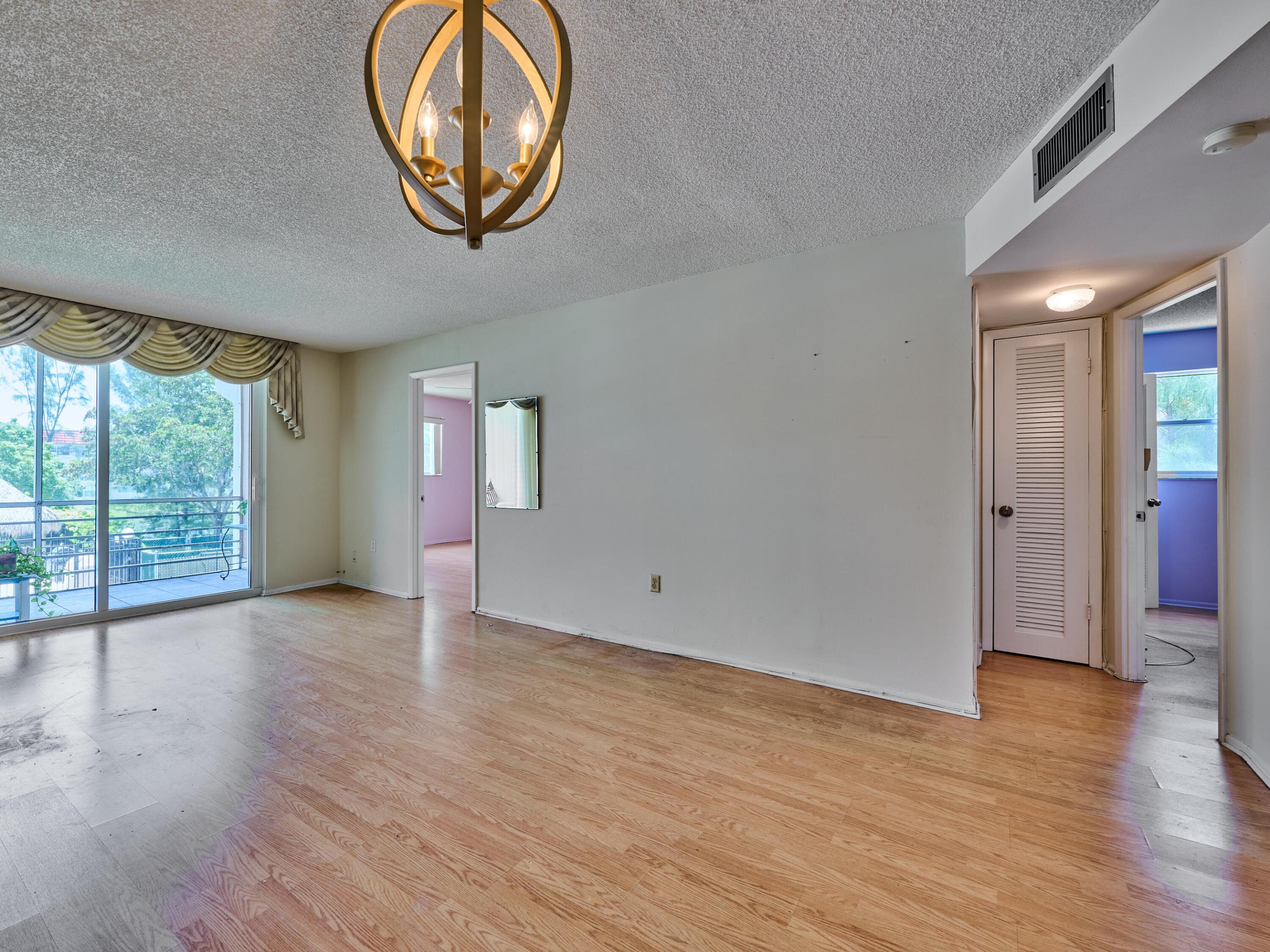 3091 E Sunrise Lakes Drive E Unit: 212