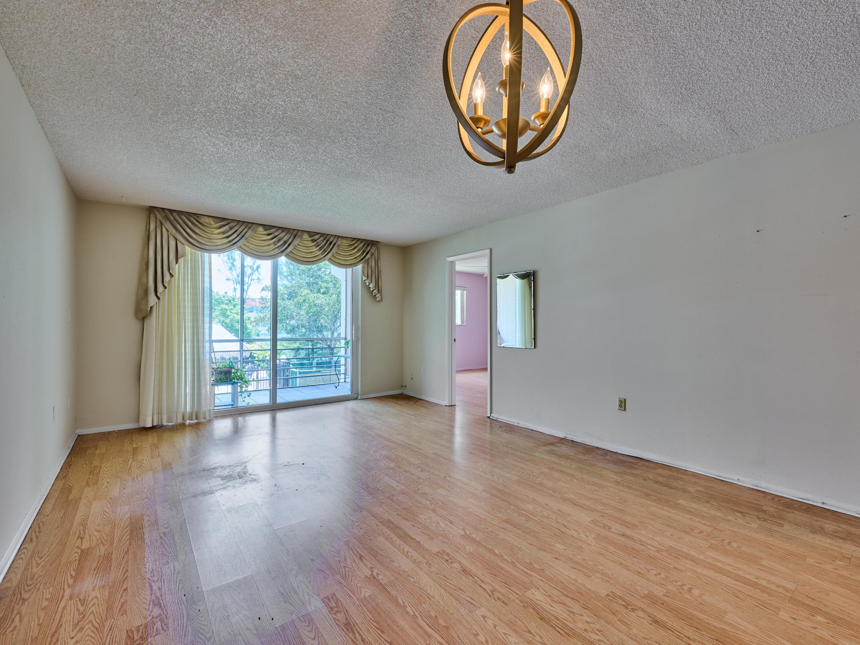 3091 E Sunrise Lakes Drive E Unit: 212