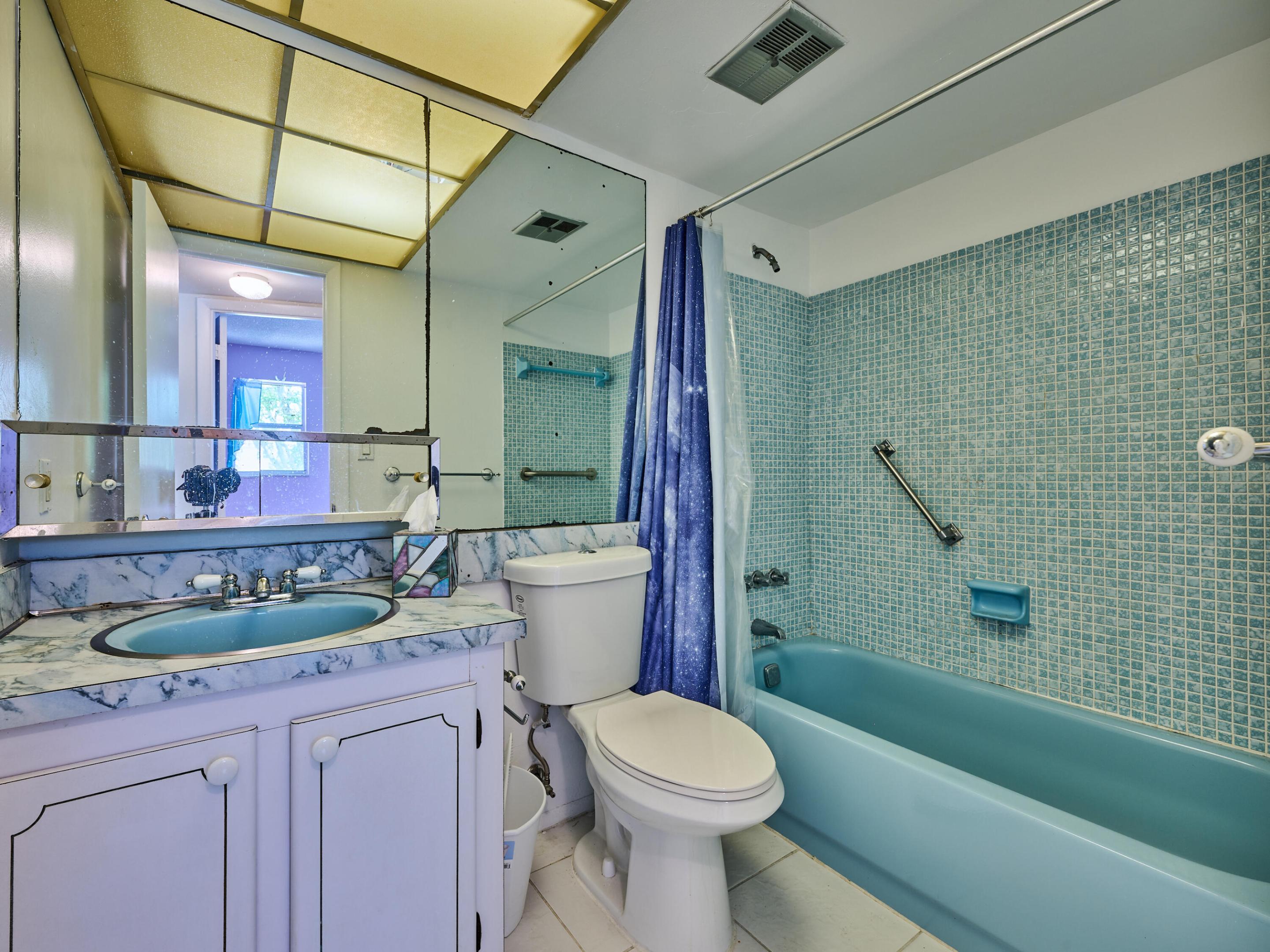 3091 E Sunrise Lakes Drive E Unit: 212