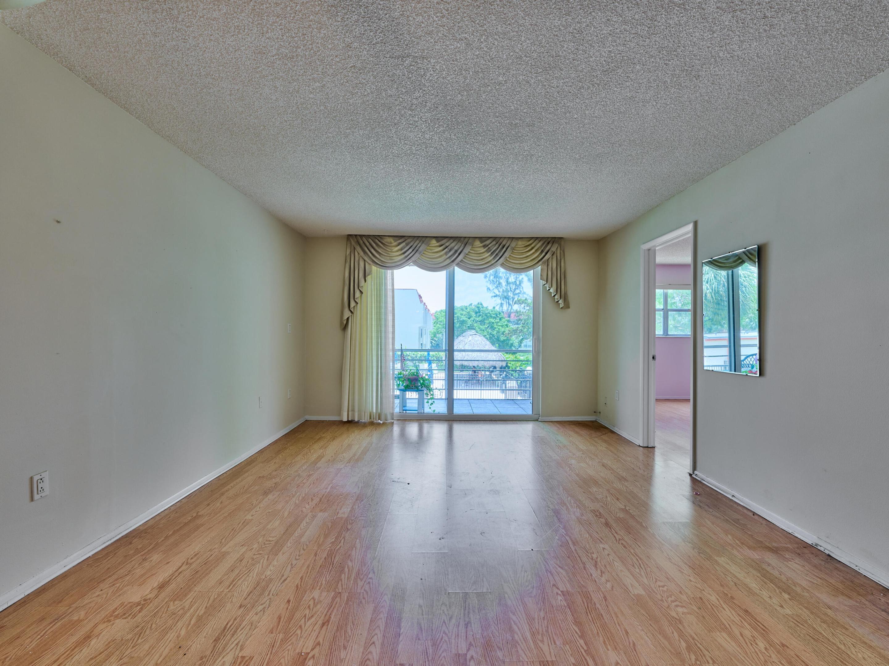 3091 E Sunrise Lakes Drive E Unit: 212