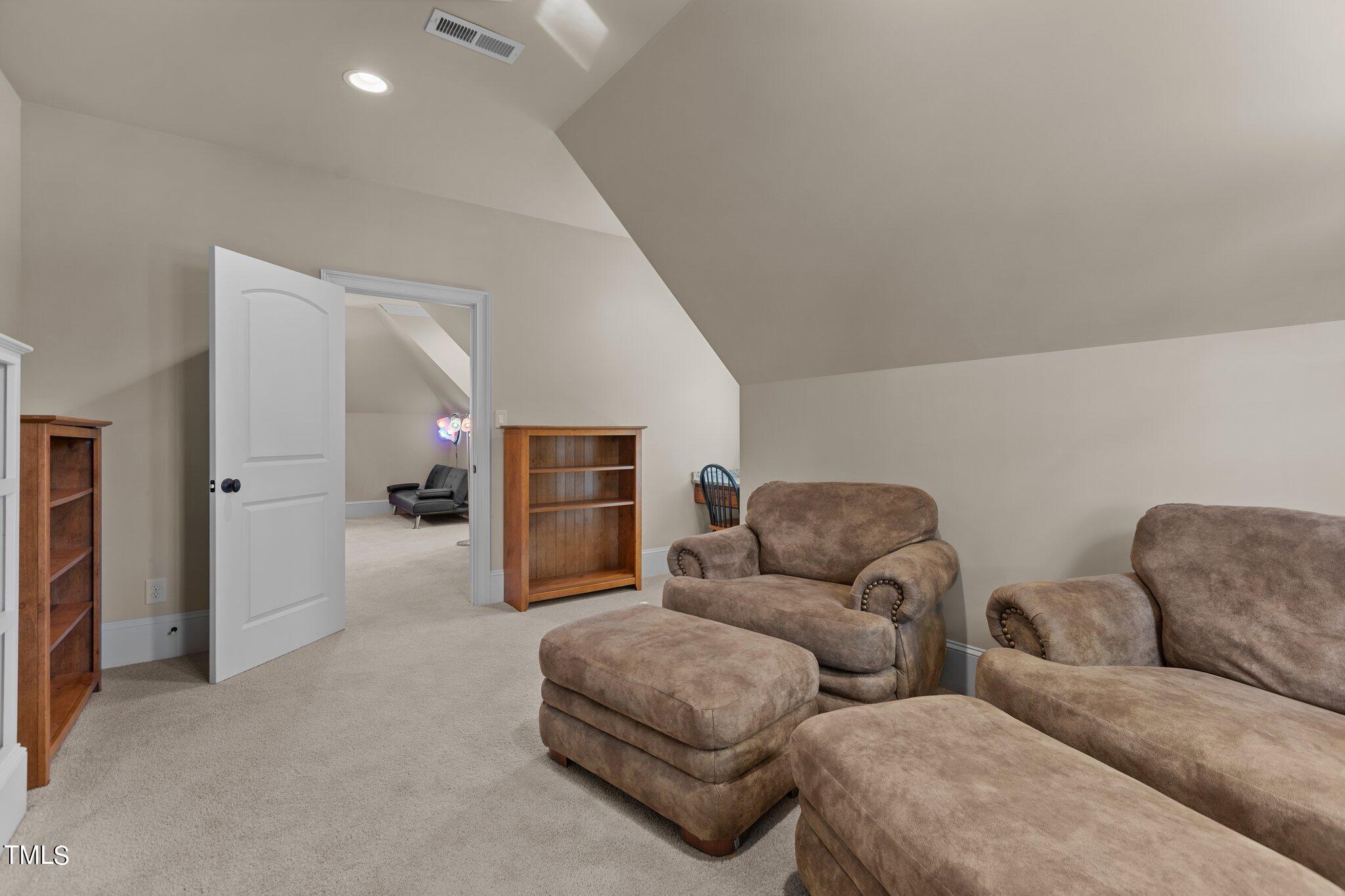 12316 The Gates Drive