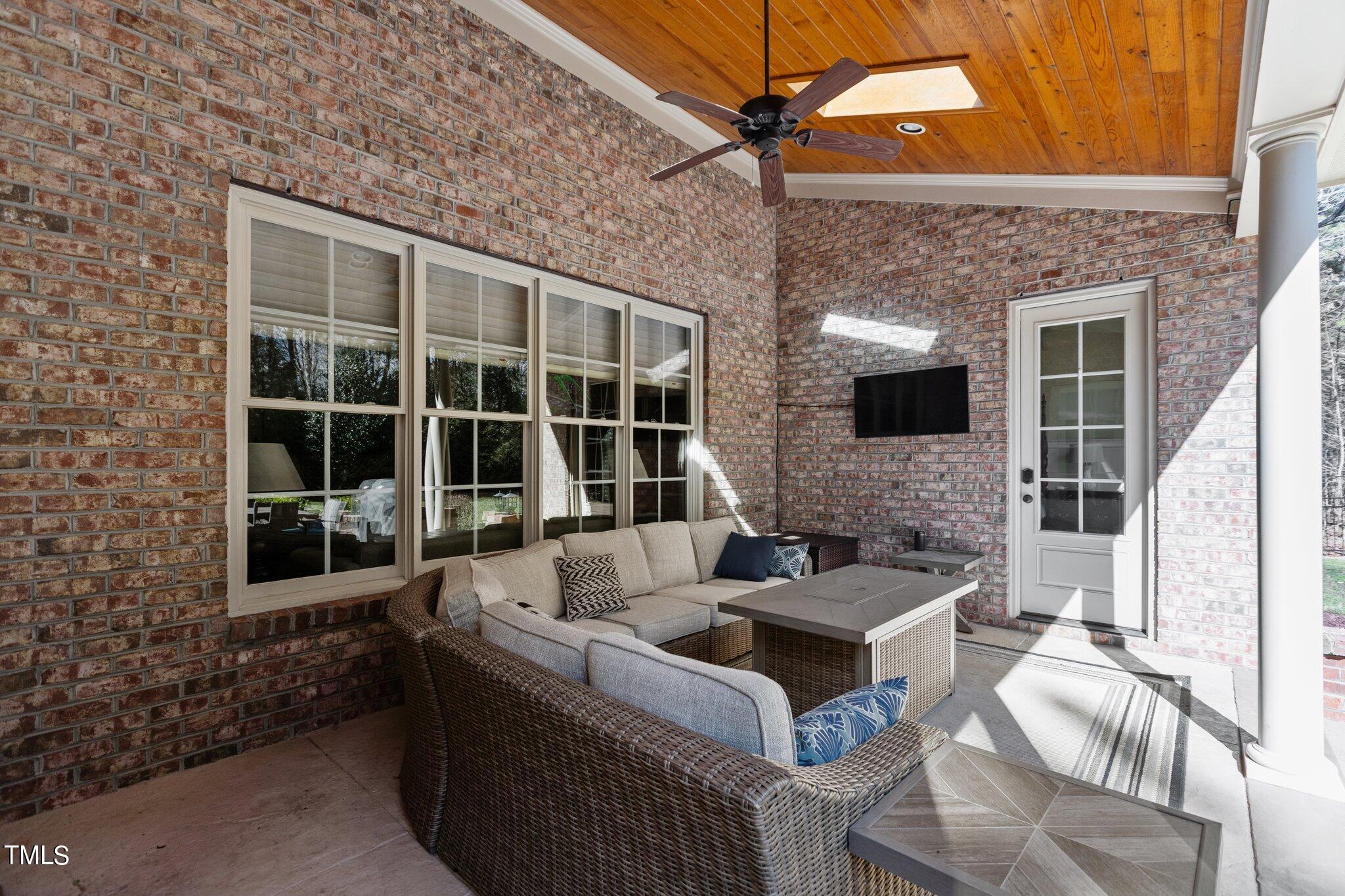 12316 The Gates Drive