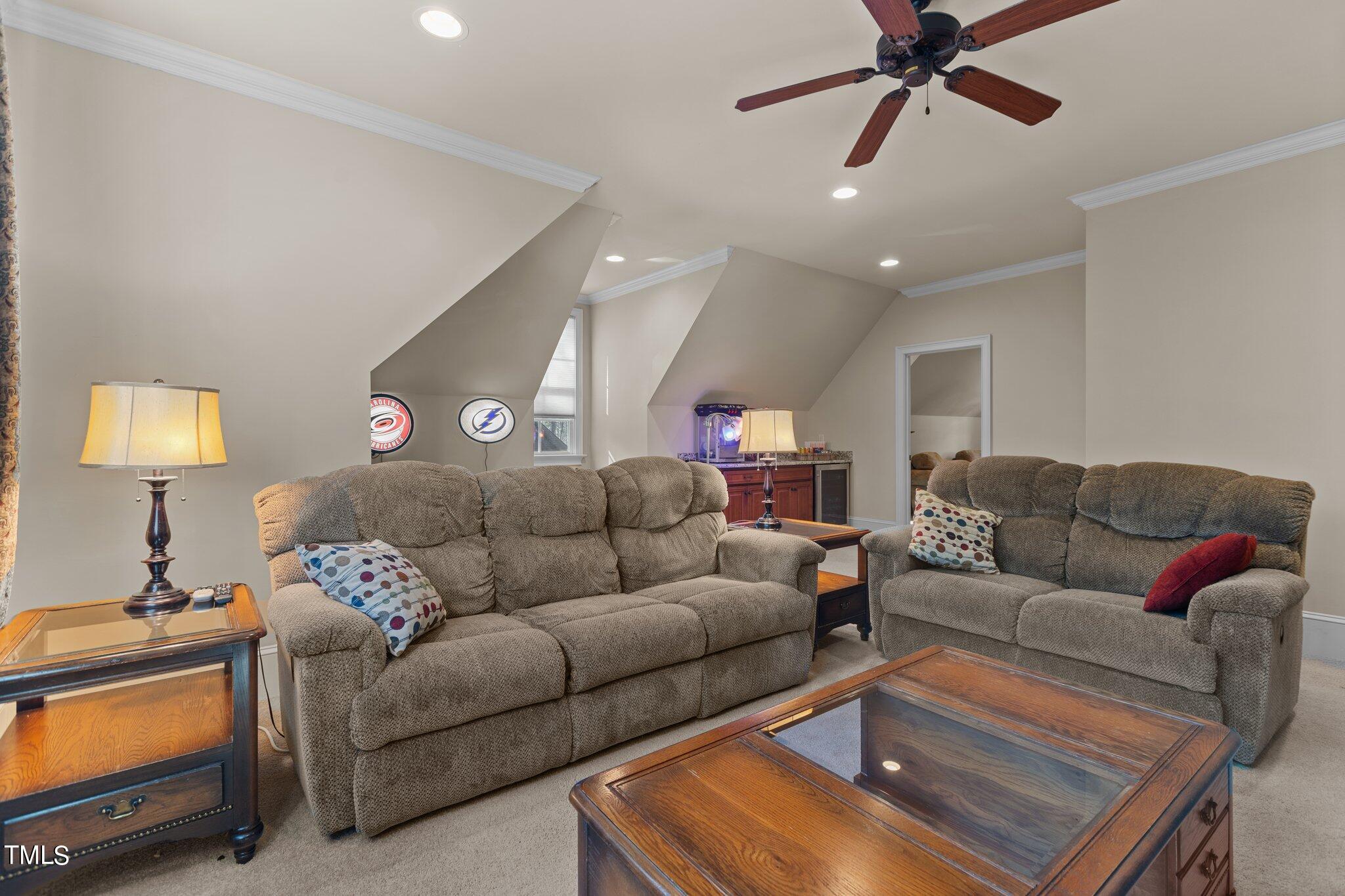 12316 The Gates Drive